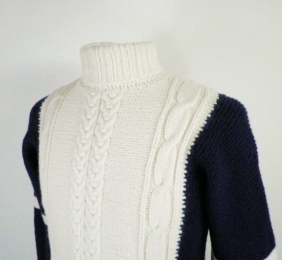 Navy and White Hand Knit Cable Knit Textural Wool… - image 1