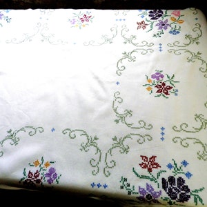 Stor, krämig vit linneduk, blommig, korsstygn, broderi 213 x 113 cm Bröllopsfrukost, speciella tillfällen