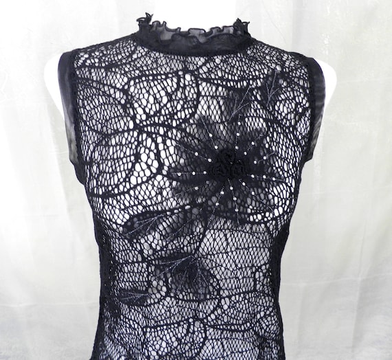 トップス Vintage black crochet mesh tank top Vintage Black Sleeveless Lacy Crochet Tanktop With Applique