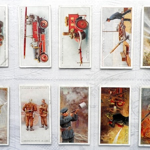 Apparecchiature antincendio Set completo di 50 di John Player & Sons Sigarette Cards emesse nel 1930 Autopompe Storia dei pompieri Veicoli Rari