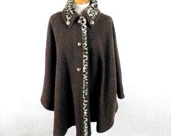 1960s Dunkelbraun Trachten Loden Wolle Cape mit Leoparden Print Pelzkragen Größe S -M Classic Chic Traditionelles Landhaus Boho