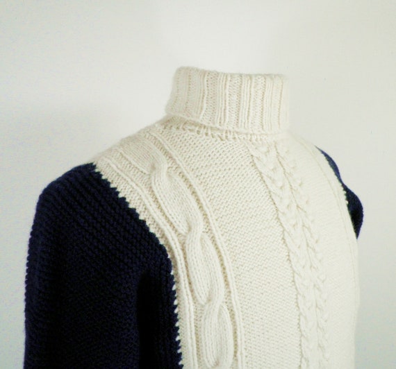 Navy and White Hand Knit Cable Knit Textural Wool… - image 8