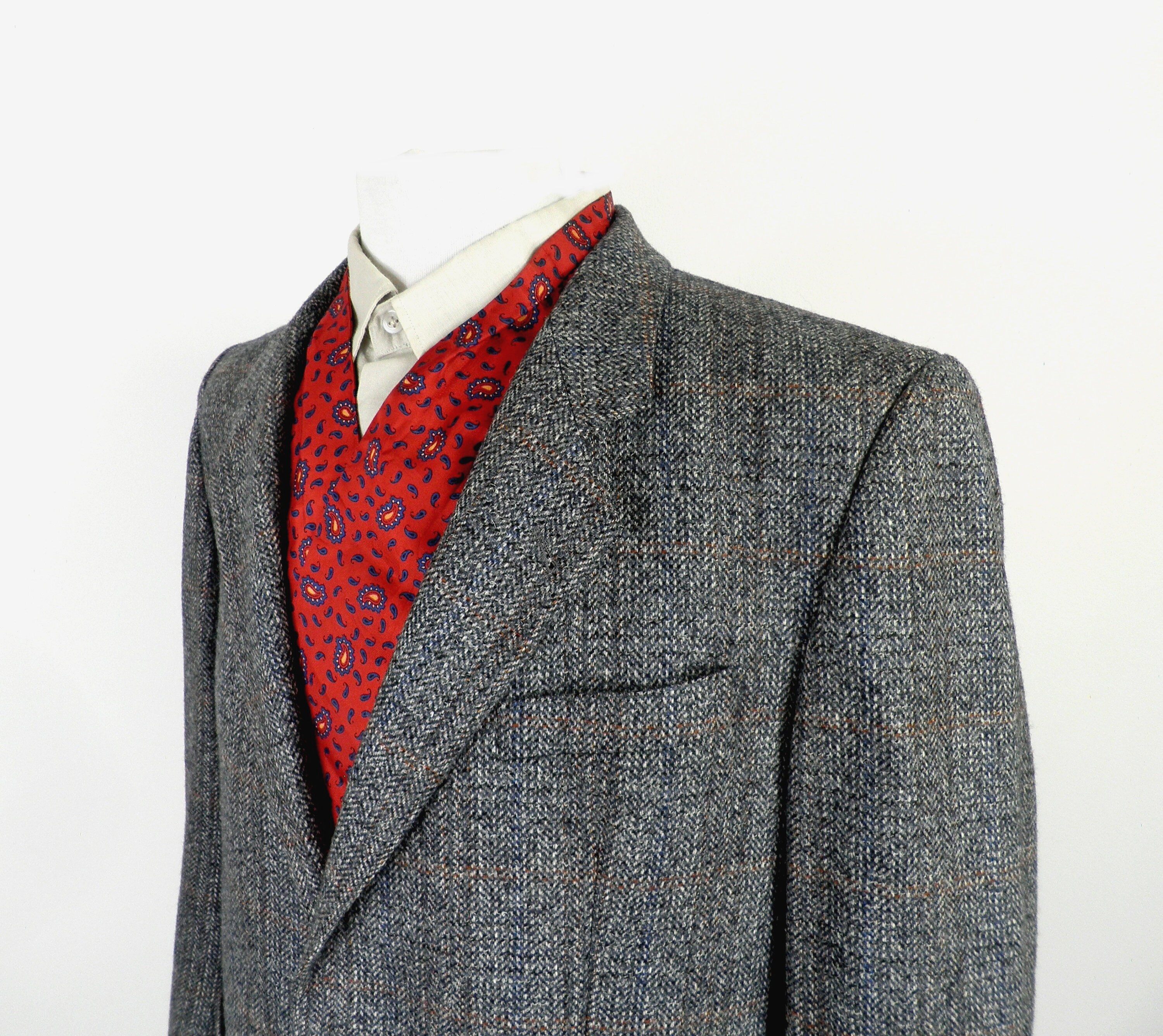 1970s Grey and Ivory with Subtle Blue Orange Check Tweed Wool Blazer Jacket by Meisterklasse Size XL 44 inch Chest Classic Sports Country