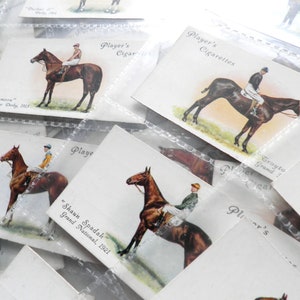 Derby und Grand National Winners Komplettes 50er Set von John Player & Söhne Zigarettenkarten ausgestellt 1933 Turf Pferderennsport Selten