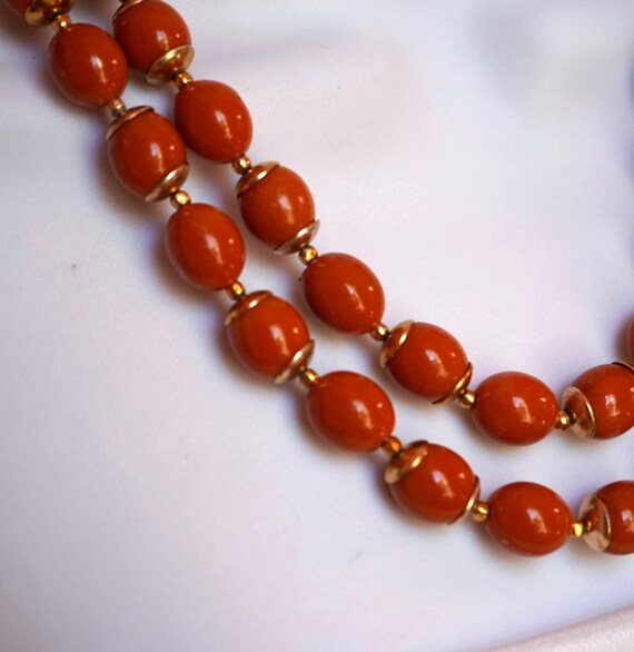 Vintage 1970s Orange Beaded Necklace, Gold Tone S… - image 3