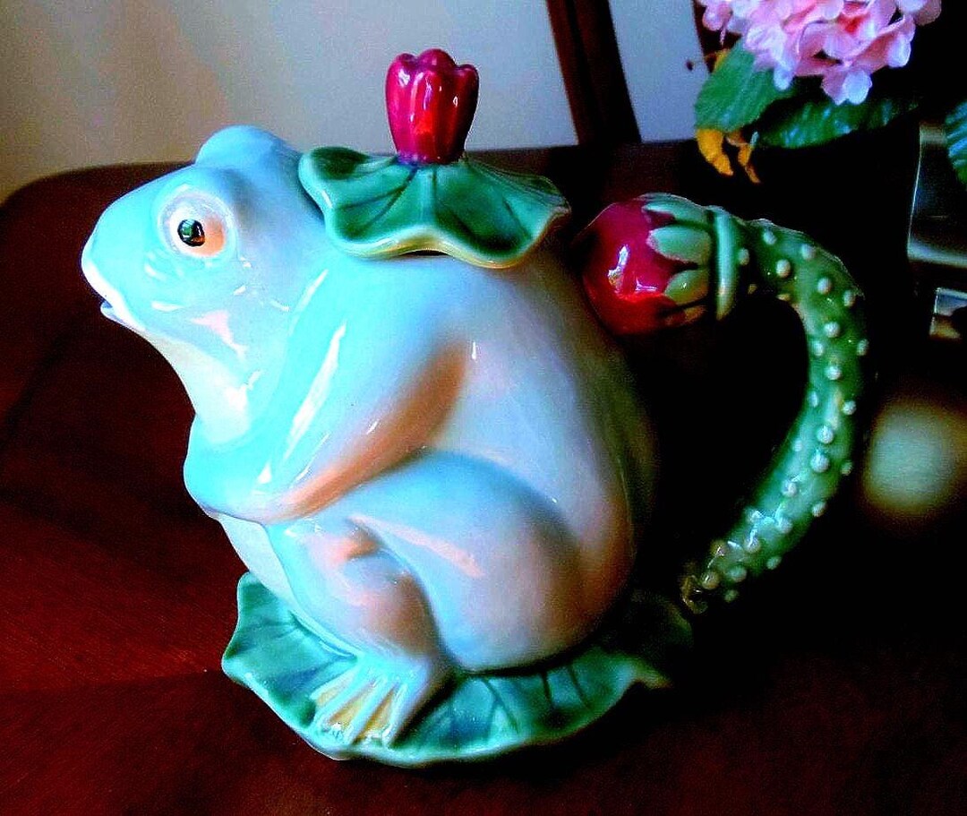 Vintage Majolica Frog Large Teapot, Henriksen Imports, Hand