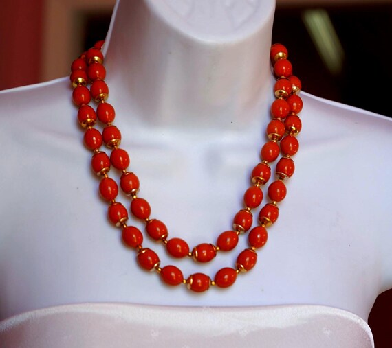 Vintage 1970s Orange Beaded Necklace, Gold Tone S… - image 4