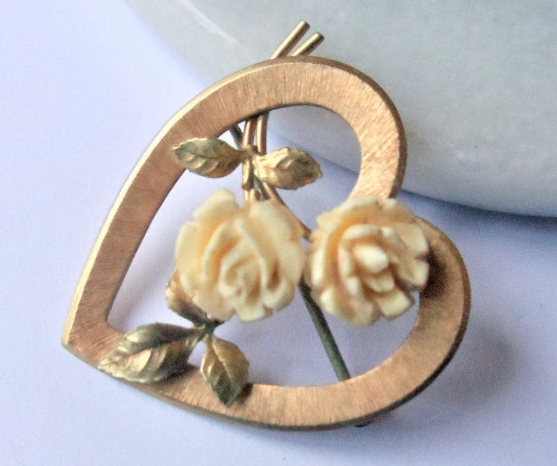Vintage Mid Century Hand Carved Bone White Rose Flowers 2 Shades Of Gold Tone Open Design Heart Estate Valentine/'s Pin Roses Heart Brooch