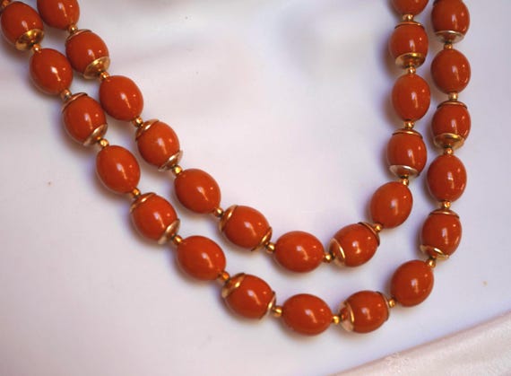 Vintage 1970s Orange Beaded Necklace, Gold Tone S… - image 5