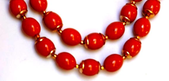 Vintage 1970s Orange Beaded Necklace, Gold Tone S… - image 6