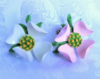 Dogwood Broches Set of 2, Pink and White Dogwood Flowers Pins, Vintage Pastel Pink & White Enamel Metal Scatter Pins, Lovely Two Floral Pins