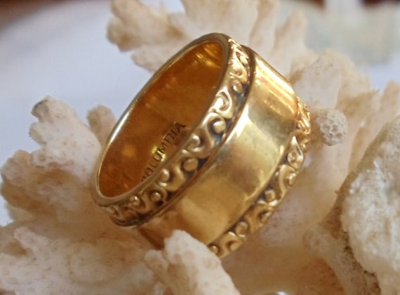 Vintage 14K Yellow Gold Ornate Band Ring: Signed Columbia, Size 5