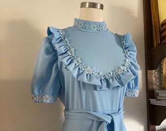 Vintage 70s Knit Light Blue Sweet Dress with Ruffled Mockneck Collar and Bib; 70s Feminine Blue Spring Dress; 70s Bib Maxi Dress Belted L