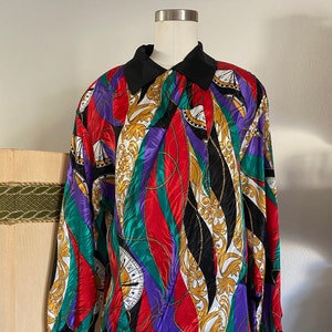 Blusa vintage de los años 80 con reloj abstracto de Salvador Dalí; blusa de Picasso de la década de 1980 con estampado de rombos en tonos joya; estilo pop retro funky