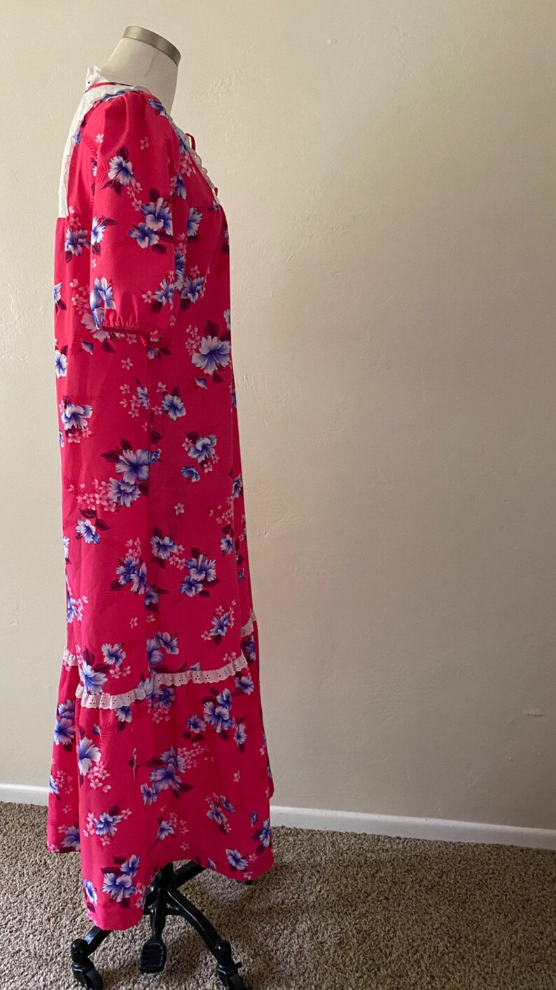 Vintage 70s Hawaiian MumuKaftan with Eyelet Bib Dress with Flutter Sleeves and Keyhole; 70s Hawaiian Floral Print Maxi Dress with Hibiscus