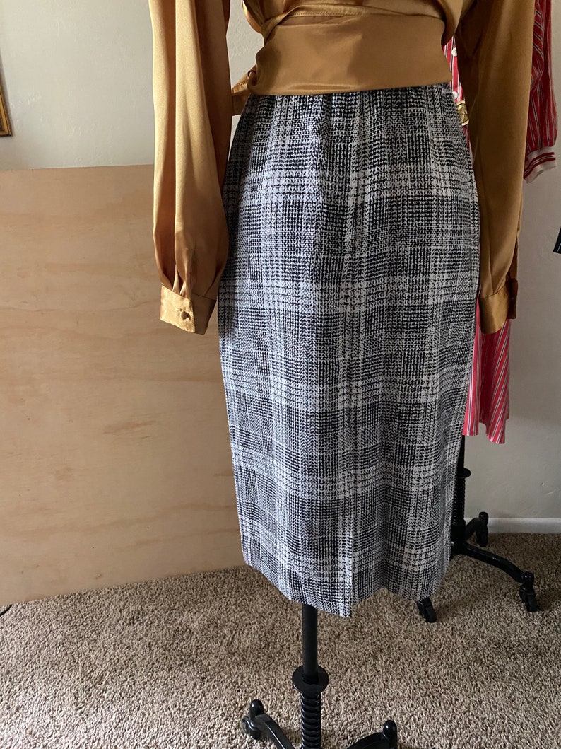 Vintage 80s Houndstooth High Waisted Checkered Wool Plaid Skirt 70s Mod Fall Checkered High Waisted Midi Skirt S image 3