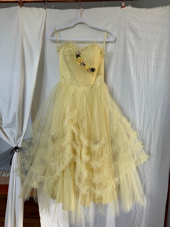 Vintage 50s Tulle Cupcake Butter Yellow Floral De… - image 1