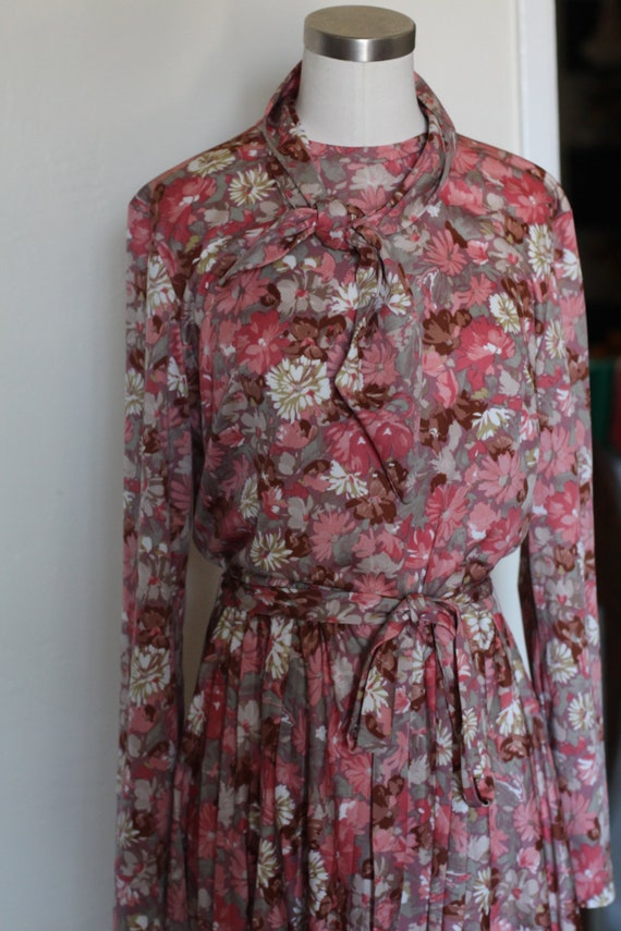Vintage 60s Daisy Long Sleeve Floral Dress with P… - image 3