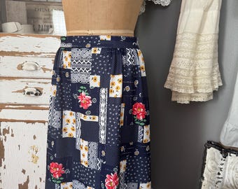 Vintage 70s Retro Bohemian Folk Skirt with Novelty Print; 70s Prairie Skirt Patchwork Print; 70s Bohemian Feminine Daisy Maxi Skirt M L