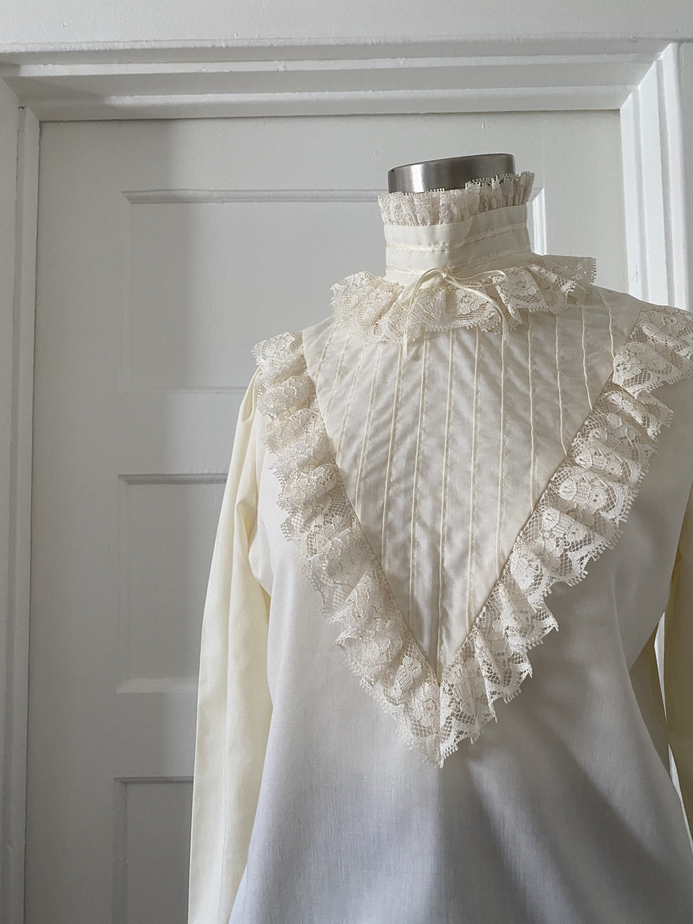 EDIT.FOR LULU - Vennparm frill sleeve blouse［cream］ Chic Cream Blouse - Long Sleeve Top - Ruffled Blouse - Lulus