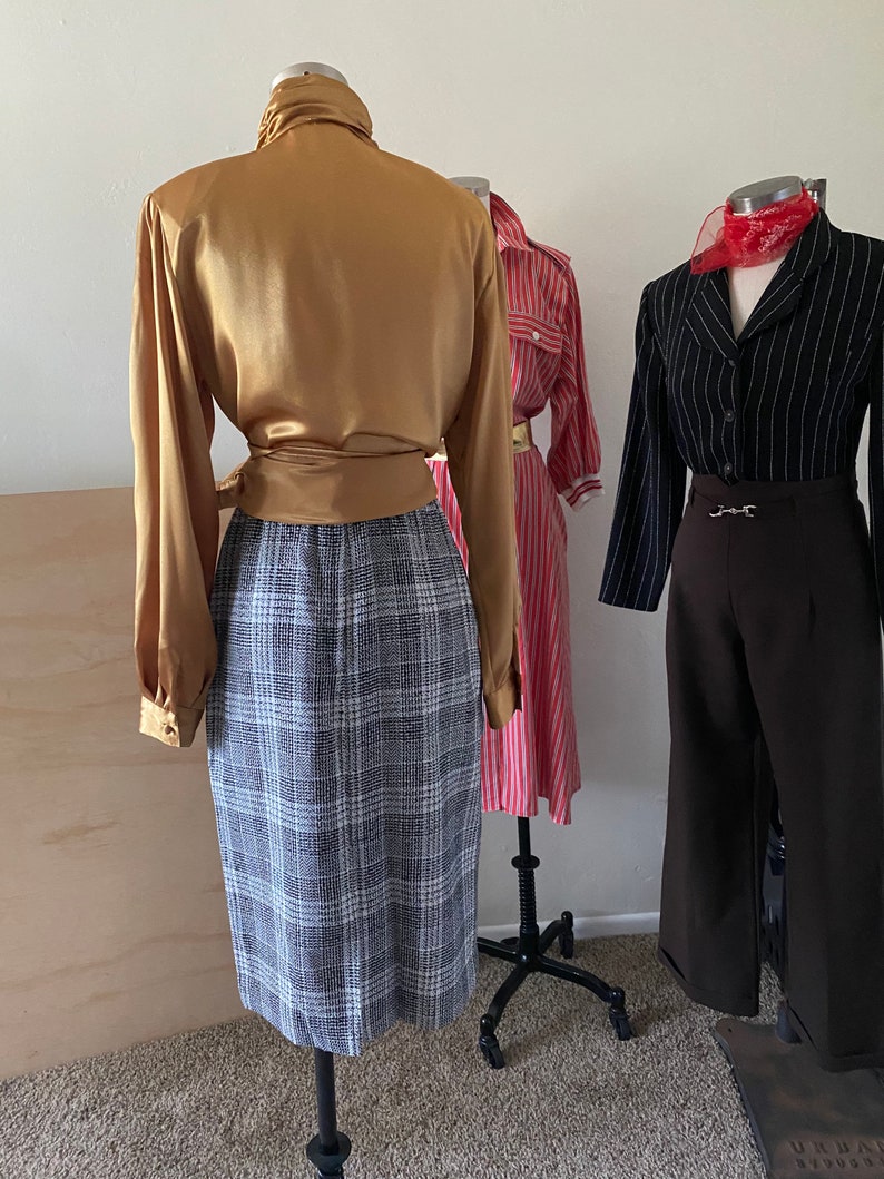 Vintage 80s Houndstooth High Waisted Checkered Wool Plaid Skirt 70s Mod Fall Checkered High Waisted Midi Skirt S image 2