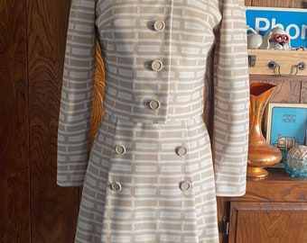60s Mod Mini Tank Dress en geometría con chaqueta y cinturones recortados a juego; 60s Cuadros a cuadros Picnic Print Tank Dress con Bolero M