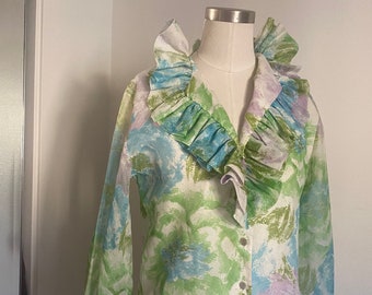 Vintage 60er Jahre Mod Leichte Pastell Patchwork Aquarell und Blumen Button Down Bluse mit gerüschten Kragen; Vintage 70er Jahre Frühlingsbluse M