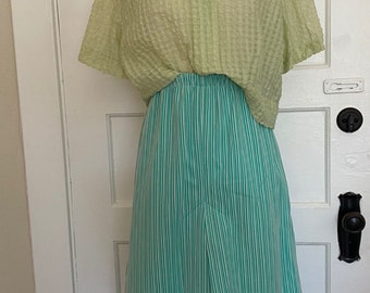 Vintage 80s High Waisted Pastel Striped Cullottes with Elastic Waistband; 70s Pinstriped Polyester Wide Leg Pants Capri L in Green and White