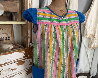 Vintage 70s Cap Sleeve Rainbow Daisy and Polka Dot Smock Top with Deep Pockets; 60s Spring Neon Patchwork Apron Blouse XL