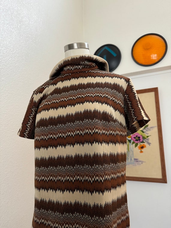 Vintage 60s Mod Brown Neutral Chevron Short Sleeve