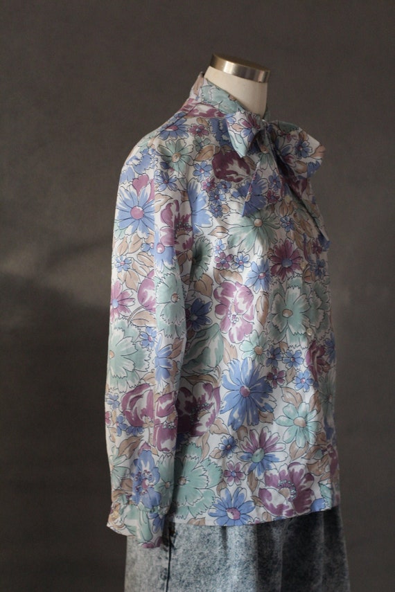 Vintage 70s Pastel Floral Daisy Long Sleeve Pussy