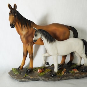 Mare And Foal Figurine/Thoroughbred Horse/Mare And Colt/Vintage Horse Figurines/Original Box/Collectible Horses/Horse Decor/Horse Racing