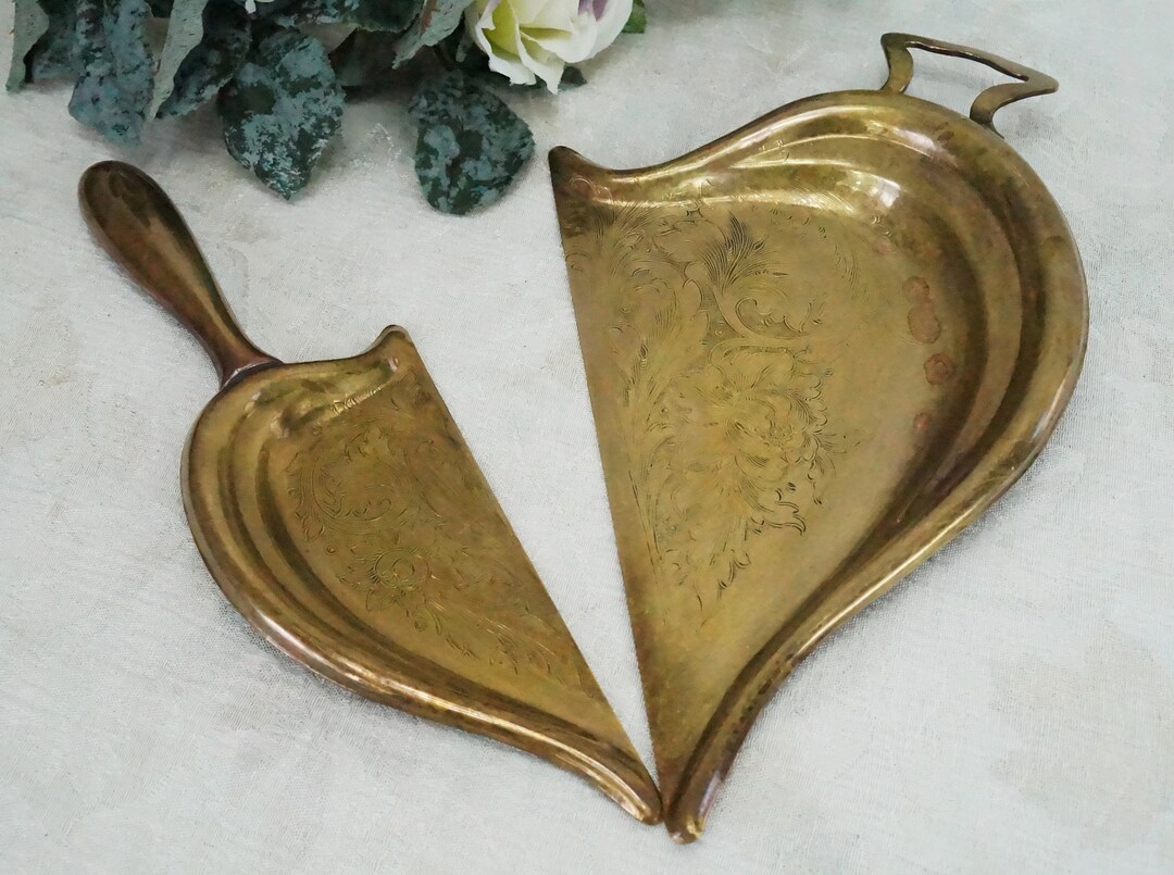 Antique Crumb Catcher/2pc Set/catcher & Crumb Scraper/heart Shape/scrolled Floral Designs/gold