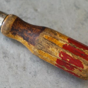 Old Wood Handle Screwdriver/Red Stripe Handle/Flathead/Wooden Handle/Mid Century/Collectible/Hand Tool/Screwdrivers/MCM/Steel Shank/Old Tool
