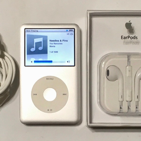 Ipod // Apple Ipod Classic  7th Generation 120GB Silver// Apple Ipod Set