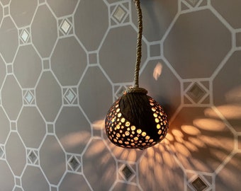 Wisząca kula Drewniana lampa wisząca wykonana z łupiny kokosa Lampa do sypialni Światło kokosowe Drewniane ogrodowe ręcznie robione