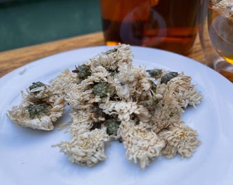 Decoración de flores de crisantemo blanco, brotes secos, estambres de flores, polen, hierbas secas, árbol / TÉ LAMOON