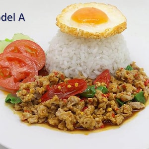 Food Model Basilikum über Reis mit Sunny Side Ei auf Teller 9 Zoll Kunststoff Fake Food