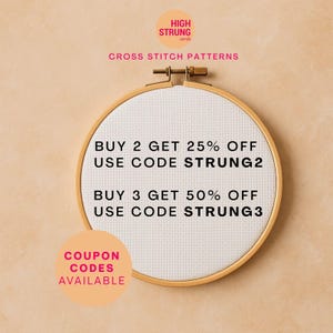 K&ouml;nnte beinhalten: Ein runder Stickrahmen aus Holz mit wei&szlig;em Aida-Stoff. Der Text lautet: HIGH STRUNG cards, CROSS STITCH PATTERNS, BUY 2 GET 25% OFF USE CODE STRUNG2, BUY 3 GET 50% OFF USE CODE STRUNG3 und COUPON CODES AVAILABLE.