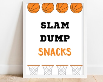 以下が含まれることがあります： 白枠のサインに、黒とオレンジの文字で「SLAM DUMP SNACKS」と書かれている。サインの上にはオレンジ色のバスケットボールが4つ、下にはグレーのバスケットゴールが4つある。