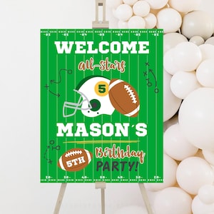 Könnte beinhalten: Grünes und weißes Willkommens-Schild zum Thema Fußball mit dem Text "Willkommen, alle Stars, Mason's 5. Geburtstagsparty!"