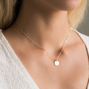 Goldene Initial Halskette / Zierliche Halskette / Kleine Halskette mit Initialen / Personalisierte Halskette / Brautjungfer Geschenk / Geburtstagsgeschenk