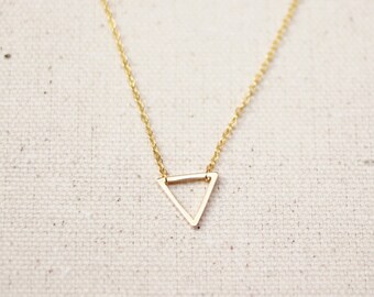 Tiny Gold Triangle Necklace / Small Triangle Necklace / Floating Triangle / Dainty Geometric Layering Necklace / Birthday, Bridesmaid Gift