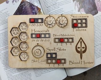 Planche de classe Chasseur de sang de luxe en bois découpé au laser fait main pour donjons et dragons. Dés, statistiques, capacités et suivis avec des emplacements pour les dés