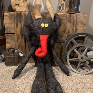Grande décoration Krampus : Poupée en peluche diable de Noël faite à la main image 9