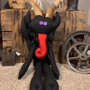 Grande décoration Krampus : Poupée en peluche diable de Noël faite à la main image 11