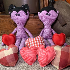 Vampire Couple Raggedy Plushie Dolls: Gothic Valentine&#39;s  Valoween Decor