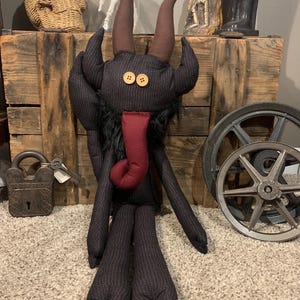 Grande décoration Krampus : Poupée en peluche diable de Noël faite à la main image 10