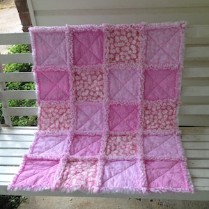 Pink Daisy Baby Girl Rag Quilt