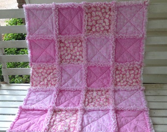 Pink Daisy Baby Girl Rag Quilt